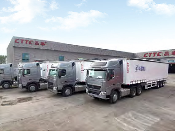 国内版鹅颈侧帘箱式半挂车